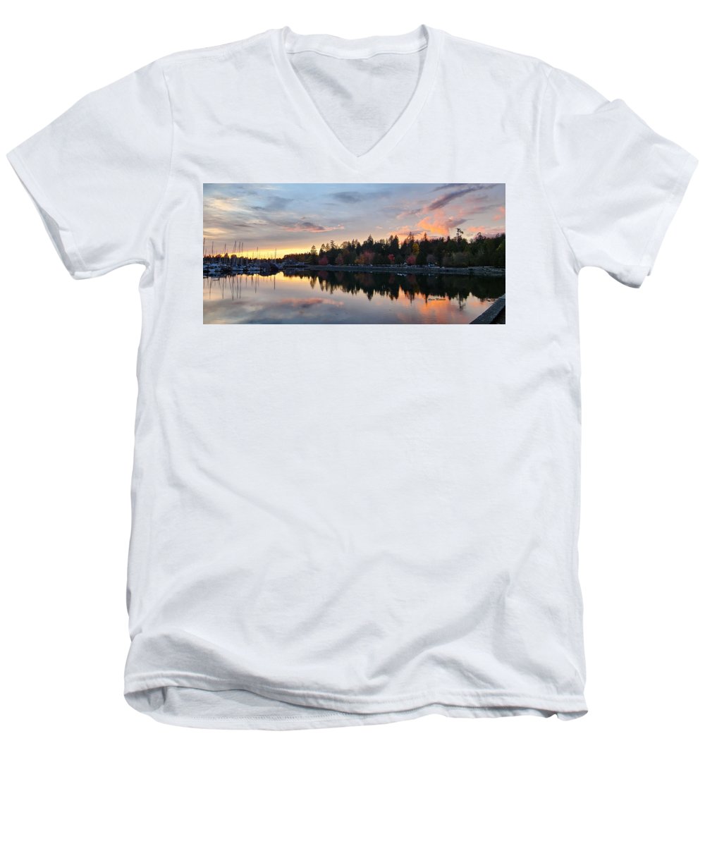 Coucher de soleil à Vancouver - T-shirt col V pour hommes